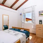 度假居 Family Friendly House With A Swimming Pool Cove Triluke, Pasman - 13577 特孔