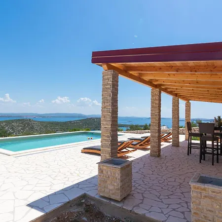 Family Friendly House With A Swimming Pool Cove Triluke, Pasman - 13577 Сasa de vacaciones Tkon