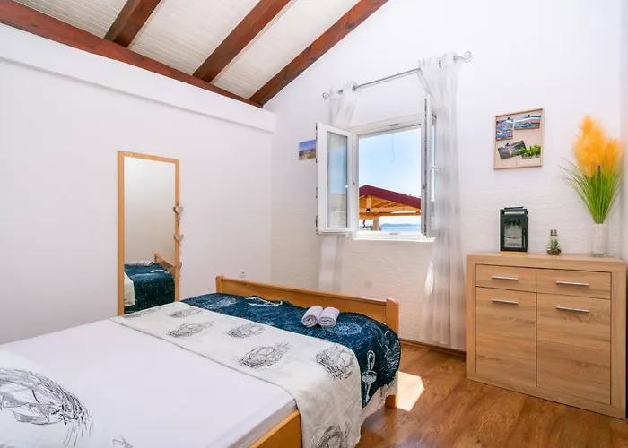 Сasa de vacaciones Family Friendly House With A Swimming Pool Cove Triluke, Pasman - 13577 Tkon